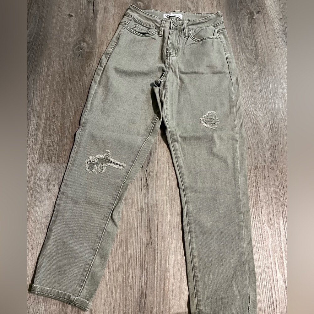 YMI high rise mom fit jeans - size 3 (26)